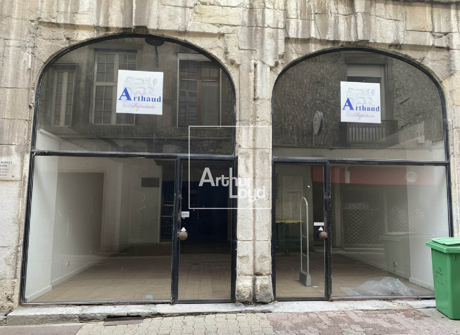 Local commercial · 113 m² · Achat des murs — photo 1