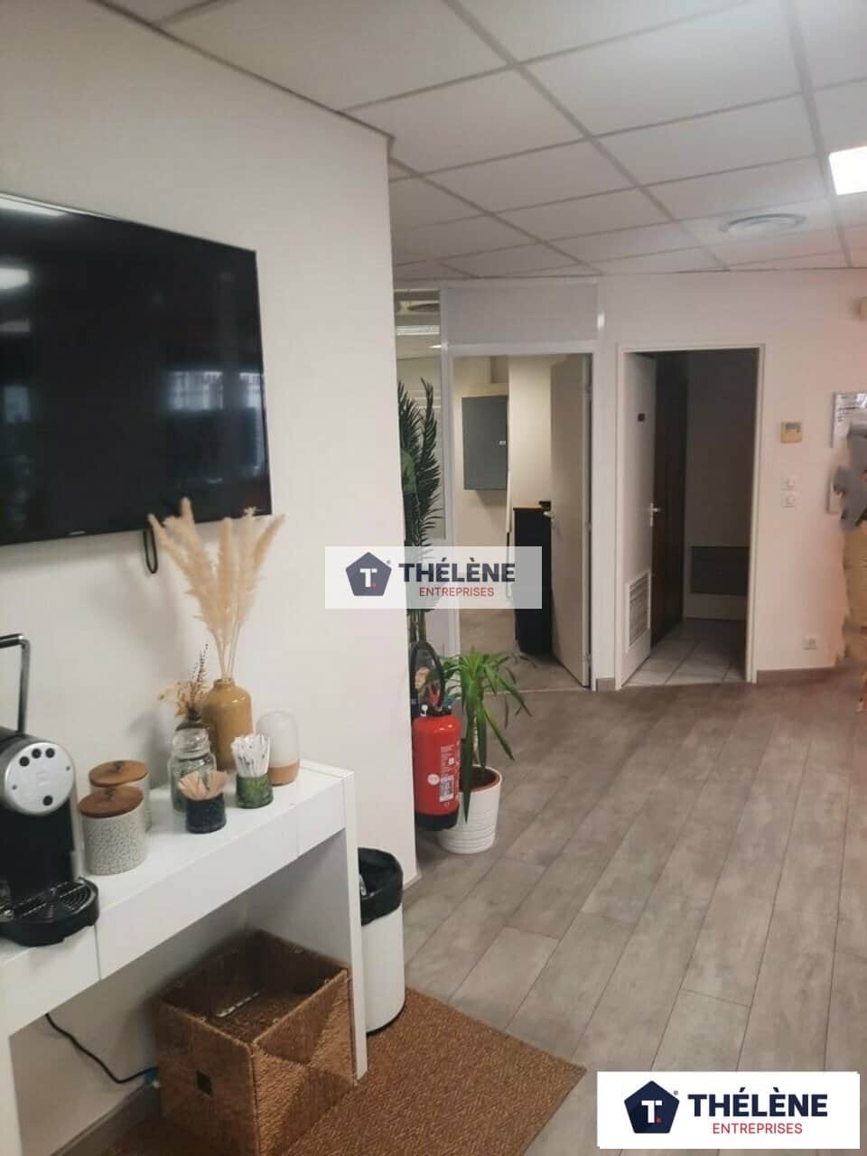 Local commercial · 144 m² · Location — photo 1