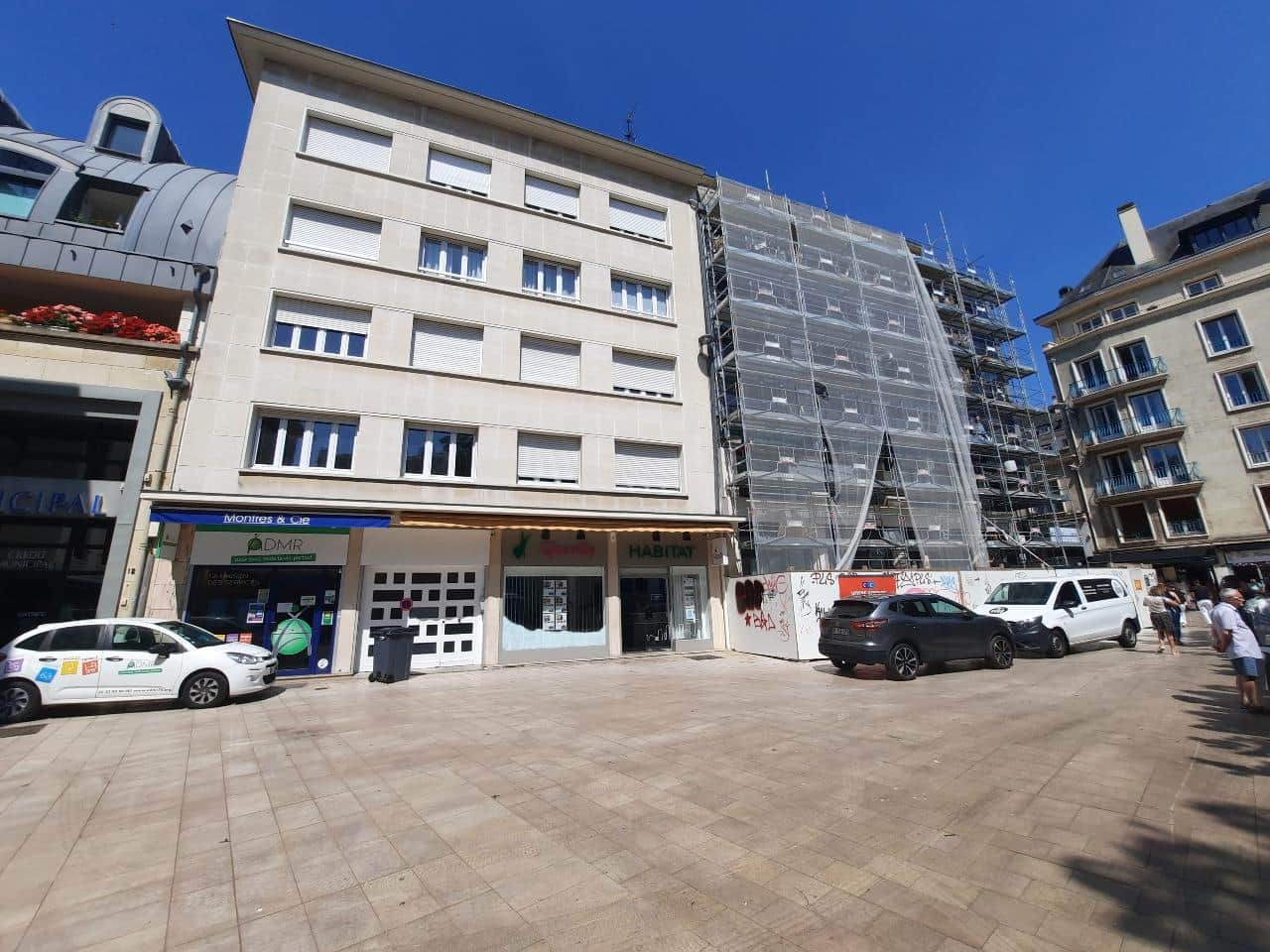 Local commercial · 99 m² · Location — photo 1