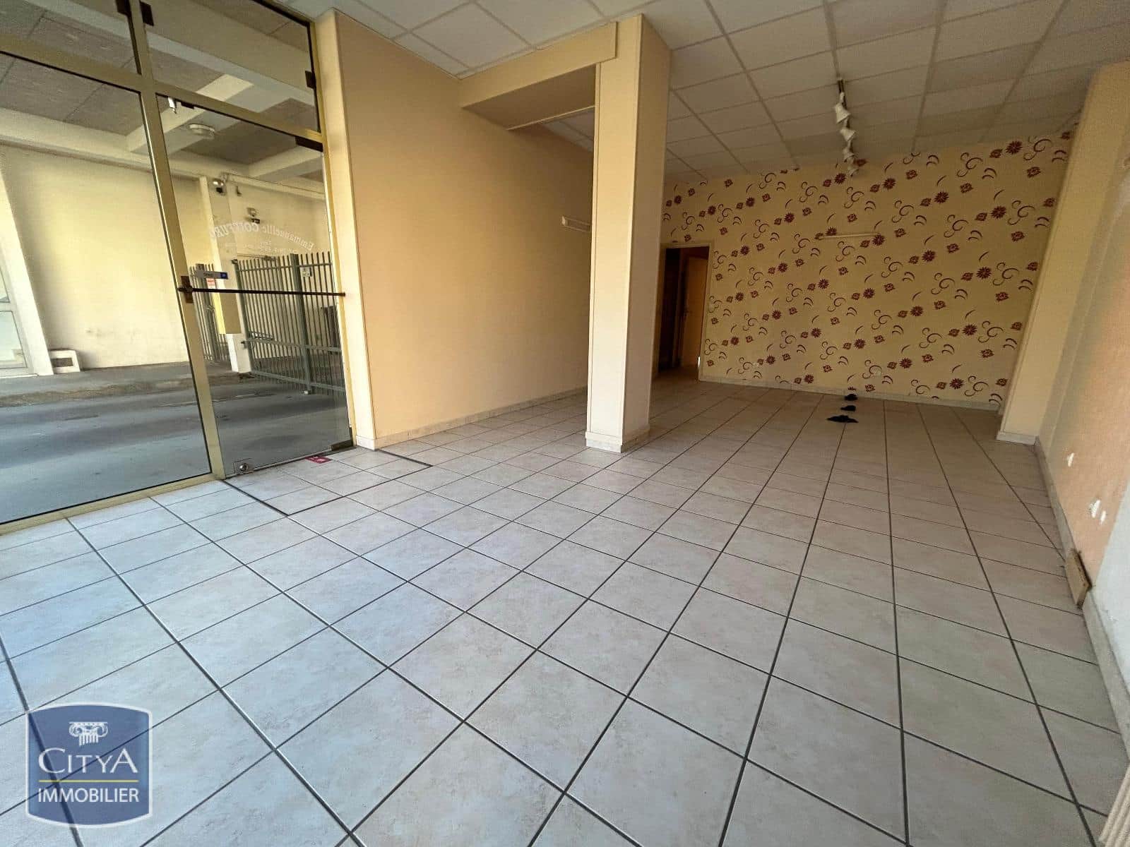 Local commercial · 144 m² · Location — photo 1