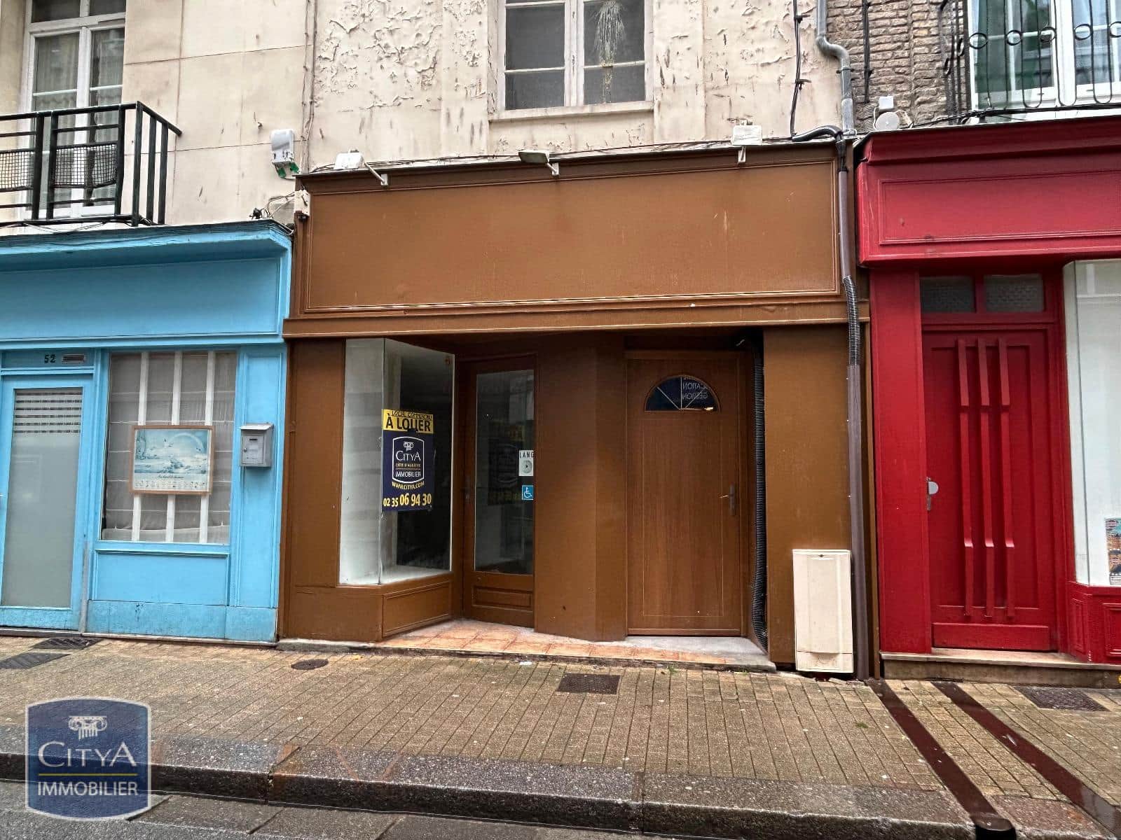 Local commercial · Location — photo 1