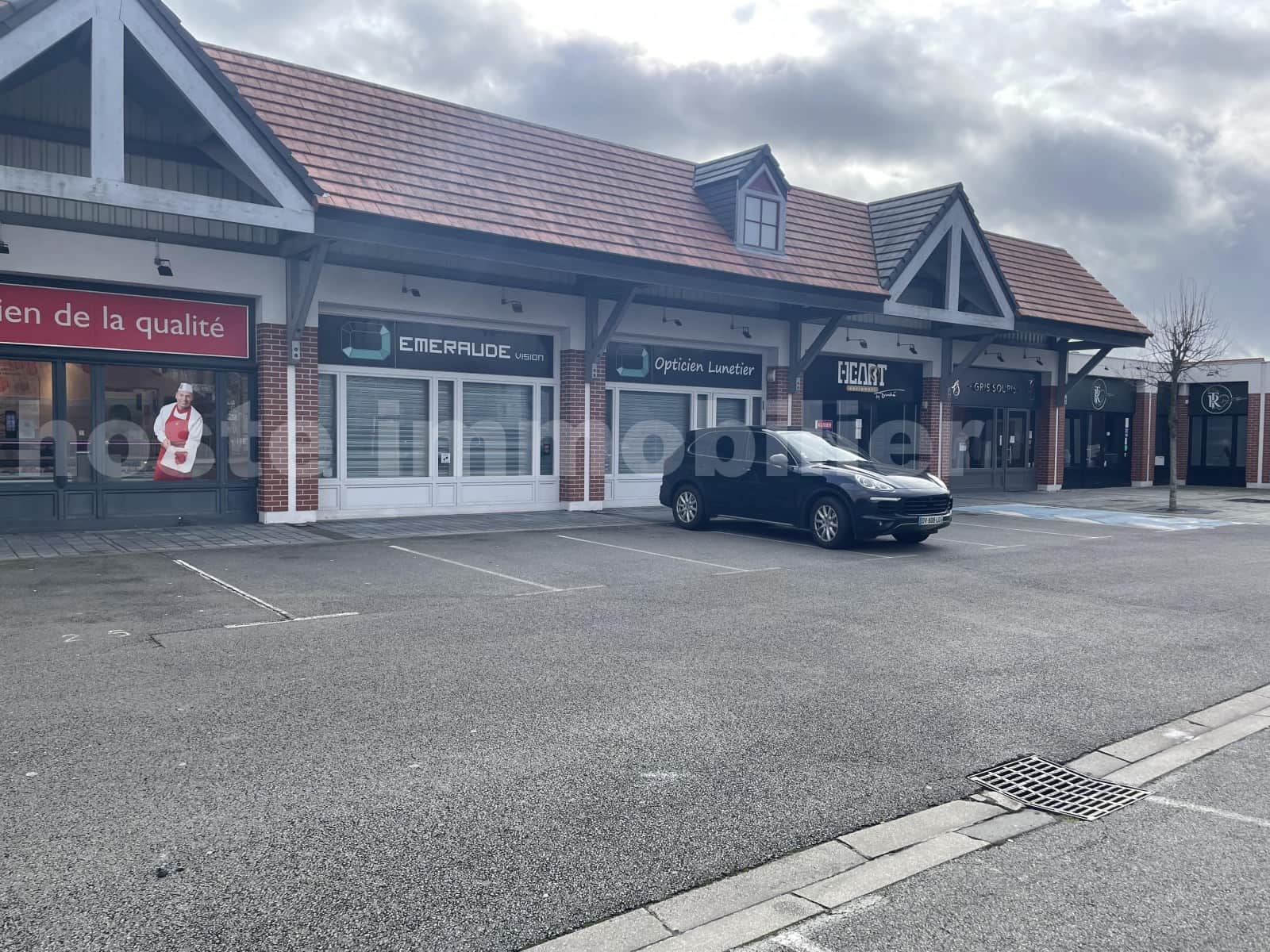 Local commercial · 59 m² · Location — photo 1