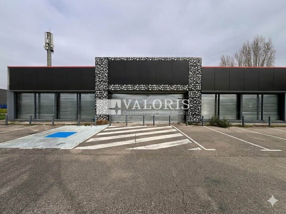 Local commercial · 1100 m² · Location — photo 1