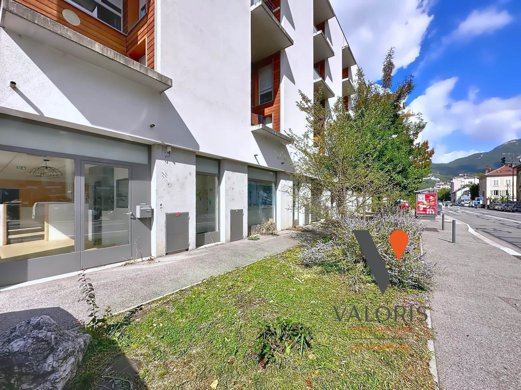 Local commercial · 193 m² · Achat des murs — photo 1