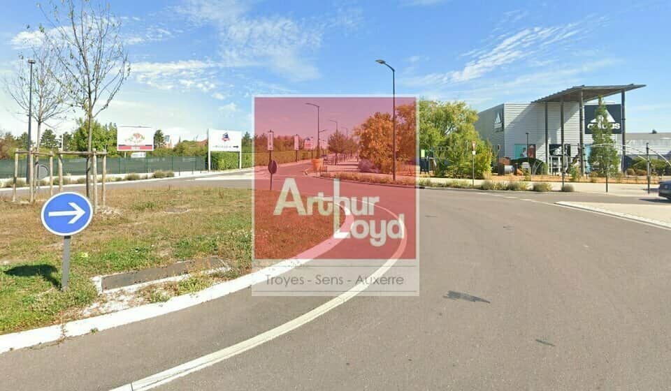 Local commercial · 709 m² · Location — photo 1