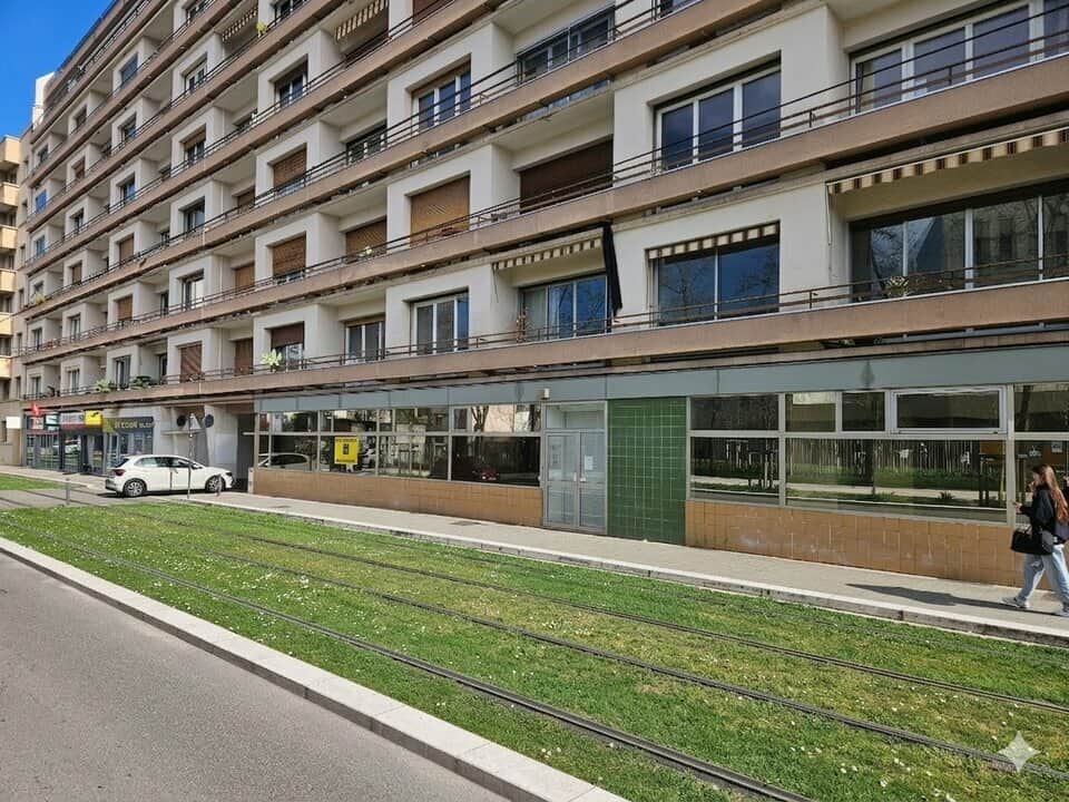 Local commercial · 193 m² · Location — photo 1