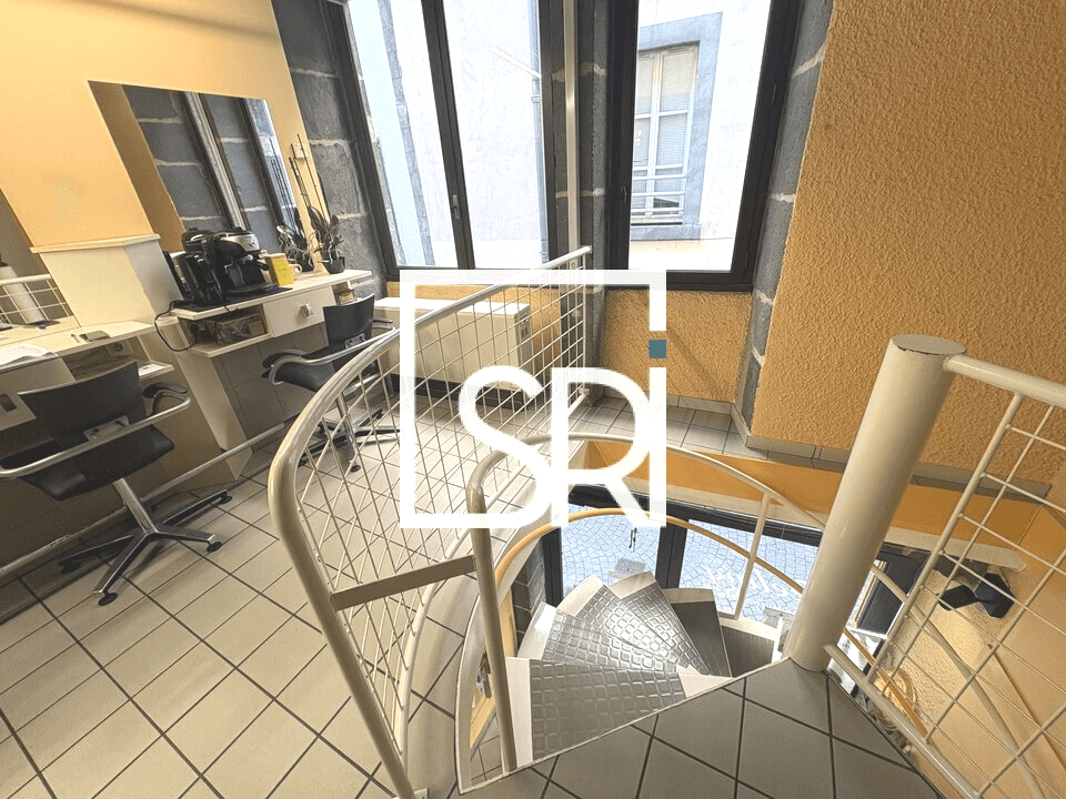 Local commercial · 72 m² · Location — photo 1