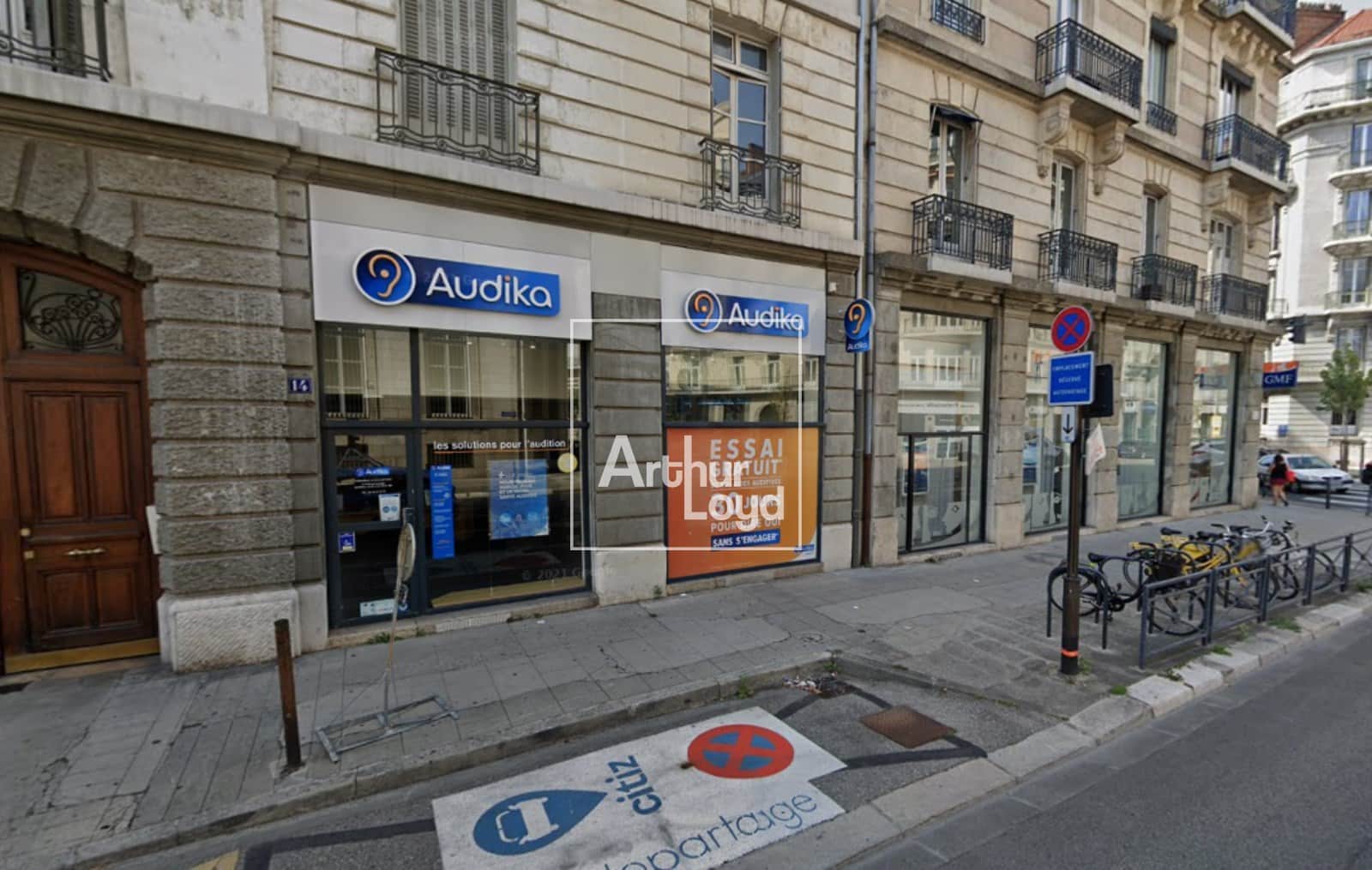 Local commercial · 84 m² · Location — photo 1