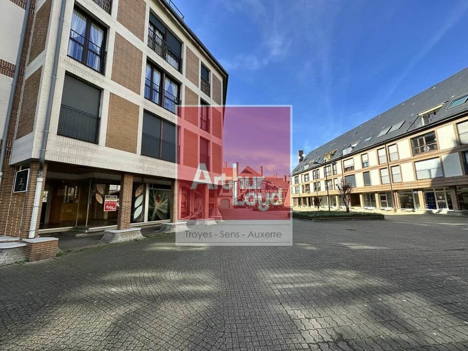 Local commercial · 83 m² · Achat des murs — photo 1