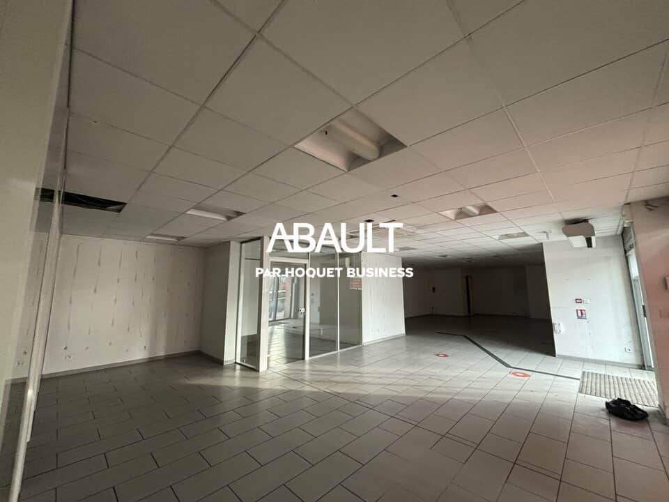 Local commercial · 271 m² · Location — photo 1