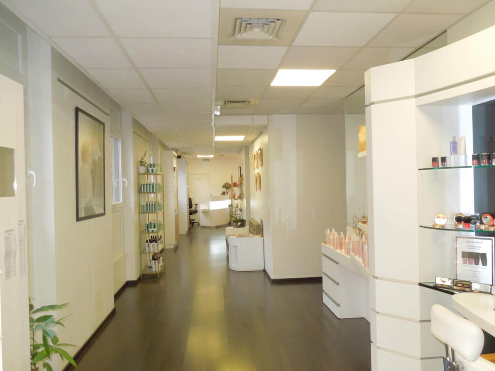 Local commercial · 261 m² · Location — photo 1