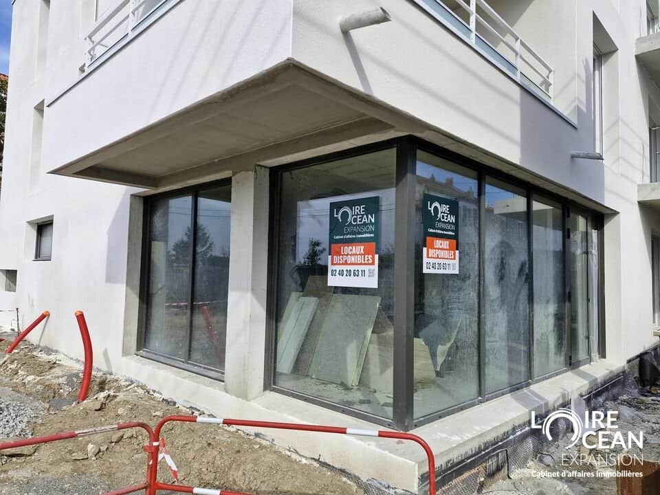 Local commercial · 74 m² · Location — photo 1