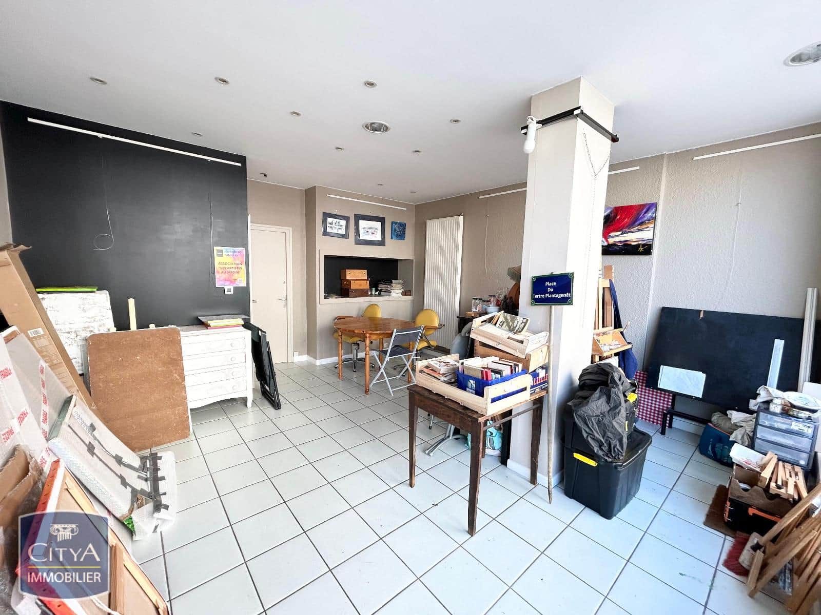 Local commercial · Location — photo 1