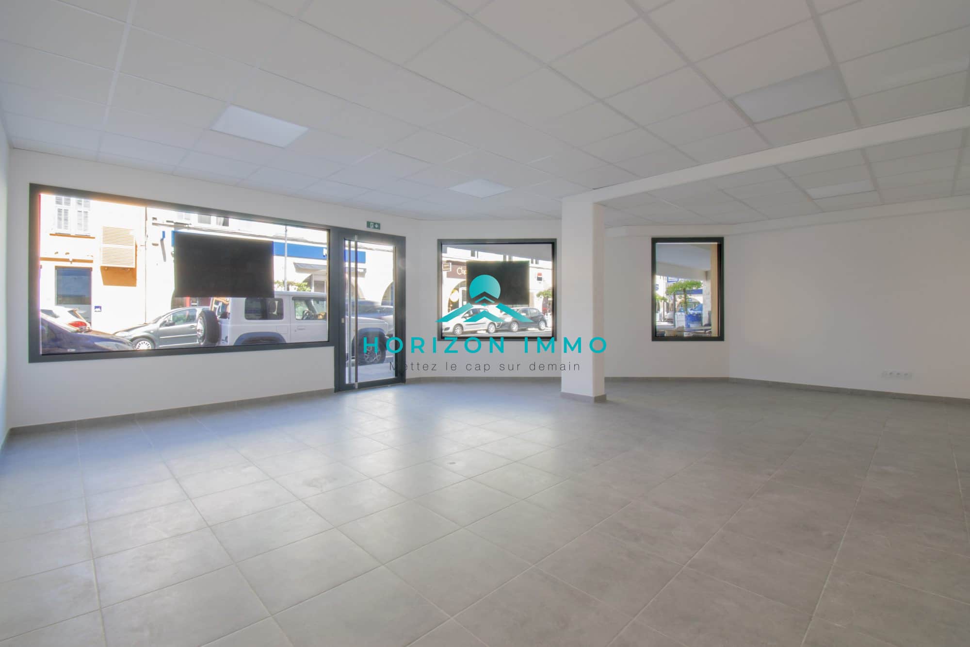 Local commercial · 49 m² · Location — photo 1