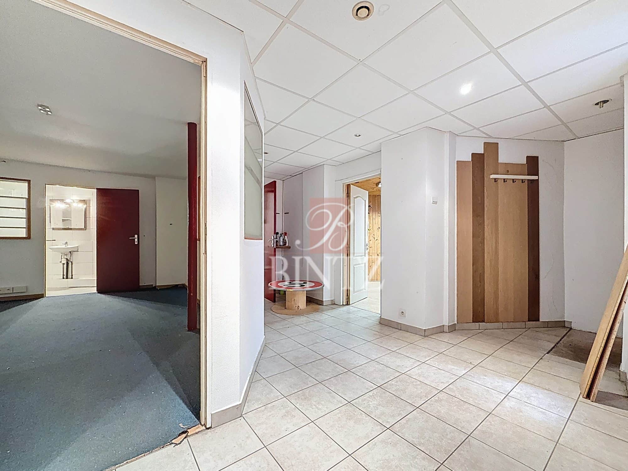 Local commercial · 62 m² · Location — photo 1