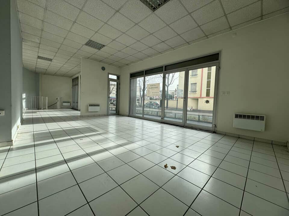 Local commercial · 100 m² · Location — photo 1