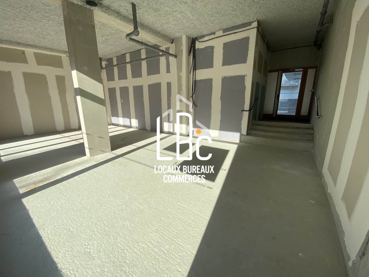 Local commercial · 67 m² · Location — photo 1