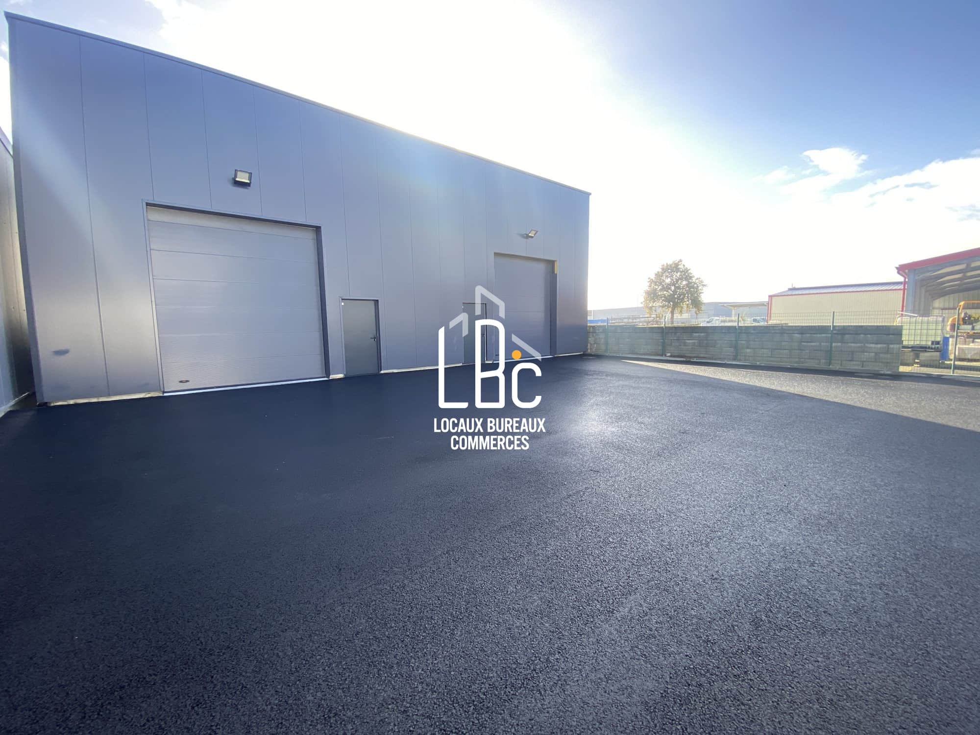 Local commercial · 195 m² · Location — photo 1