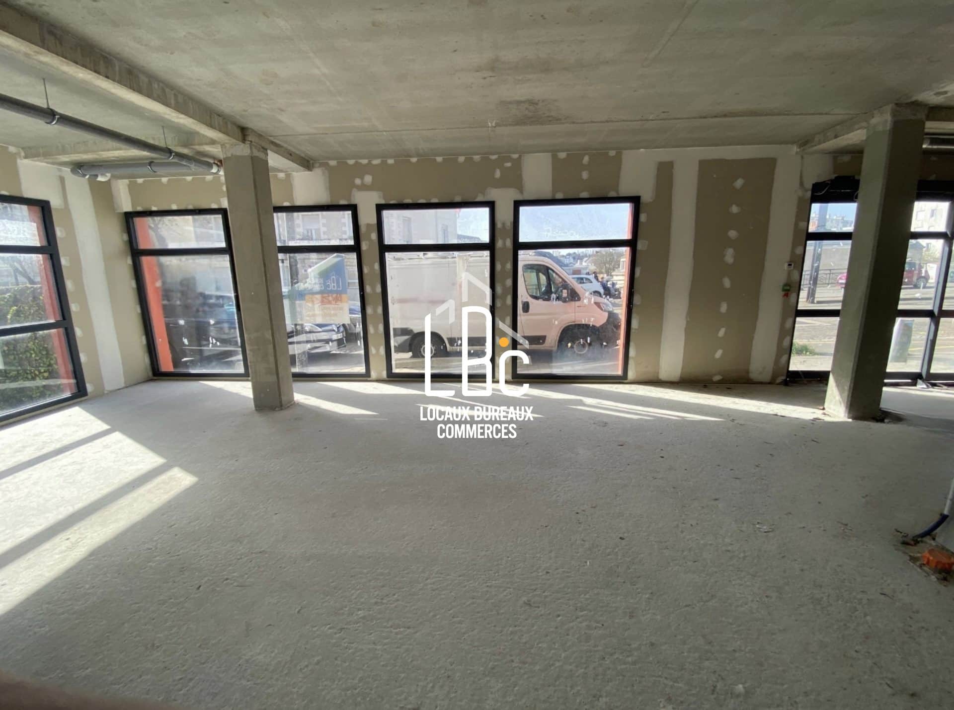Local commercial · 113 m² · Location — photo 1