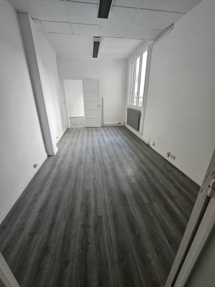 Local commercial · 70 m² · Location — photo 1