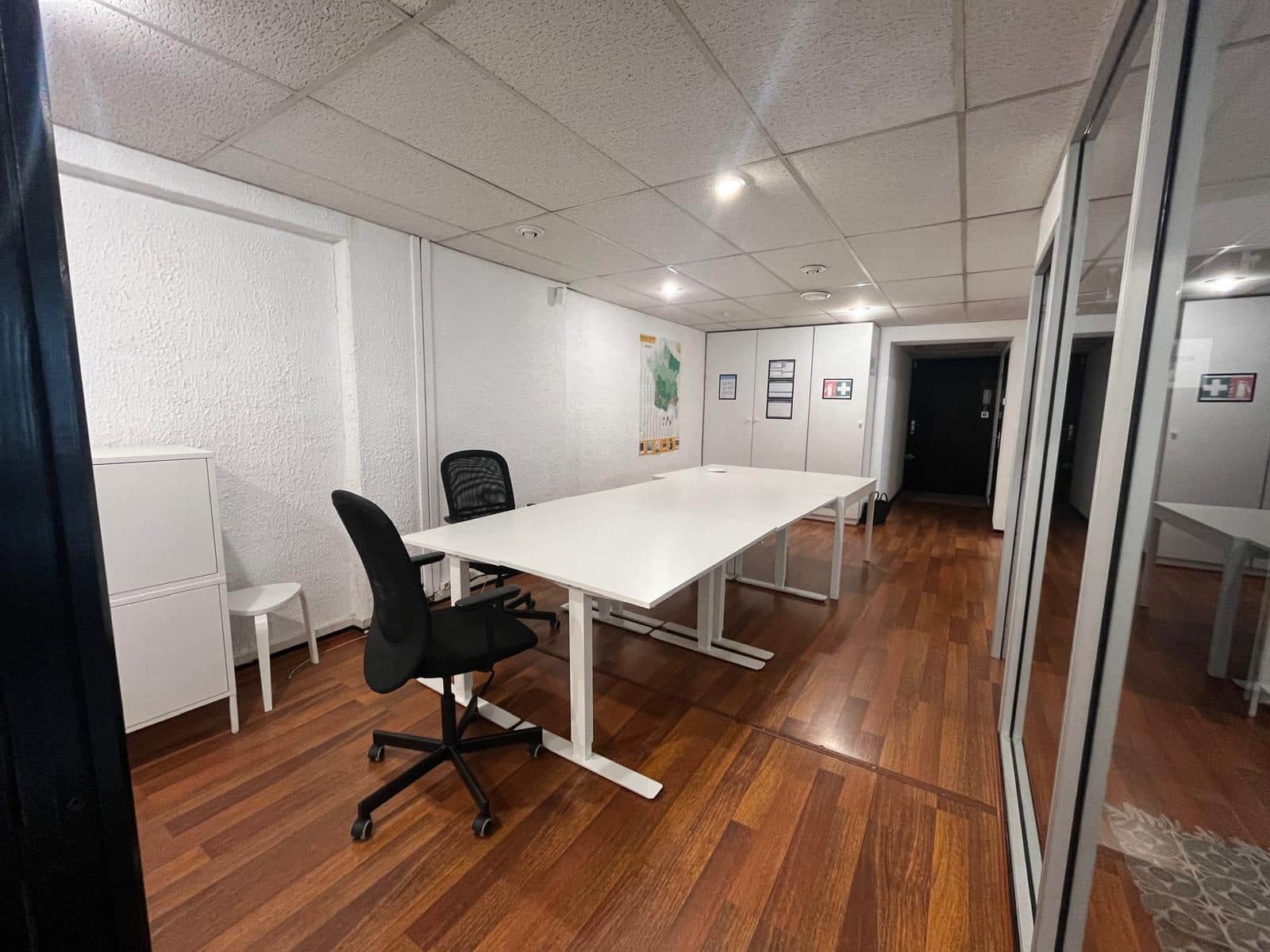 Local commercial · 69 m² · Location — photo 1