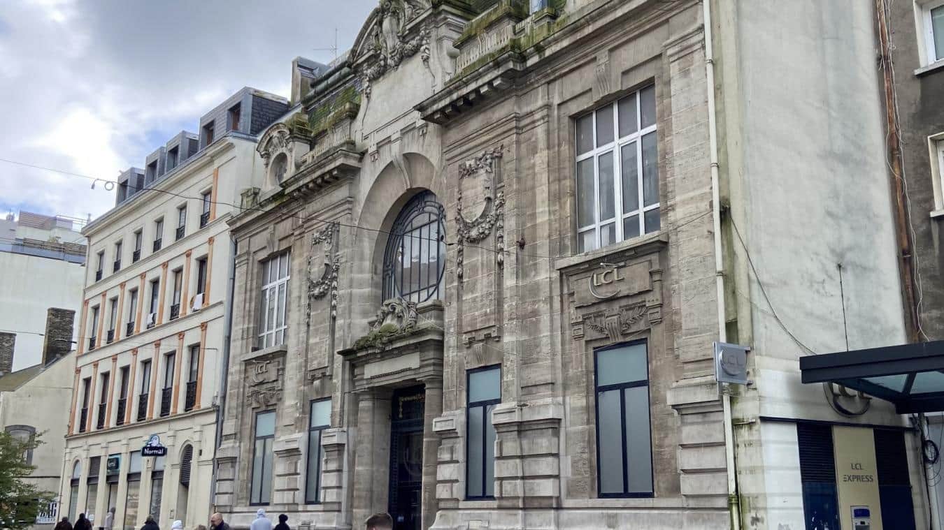 Local commercial · 1043 m² · Achat des murs — photo 1