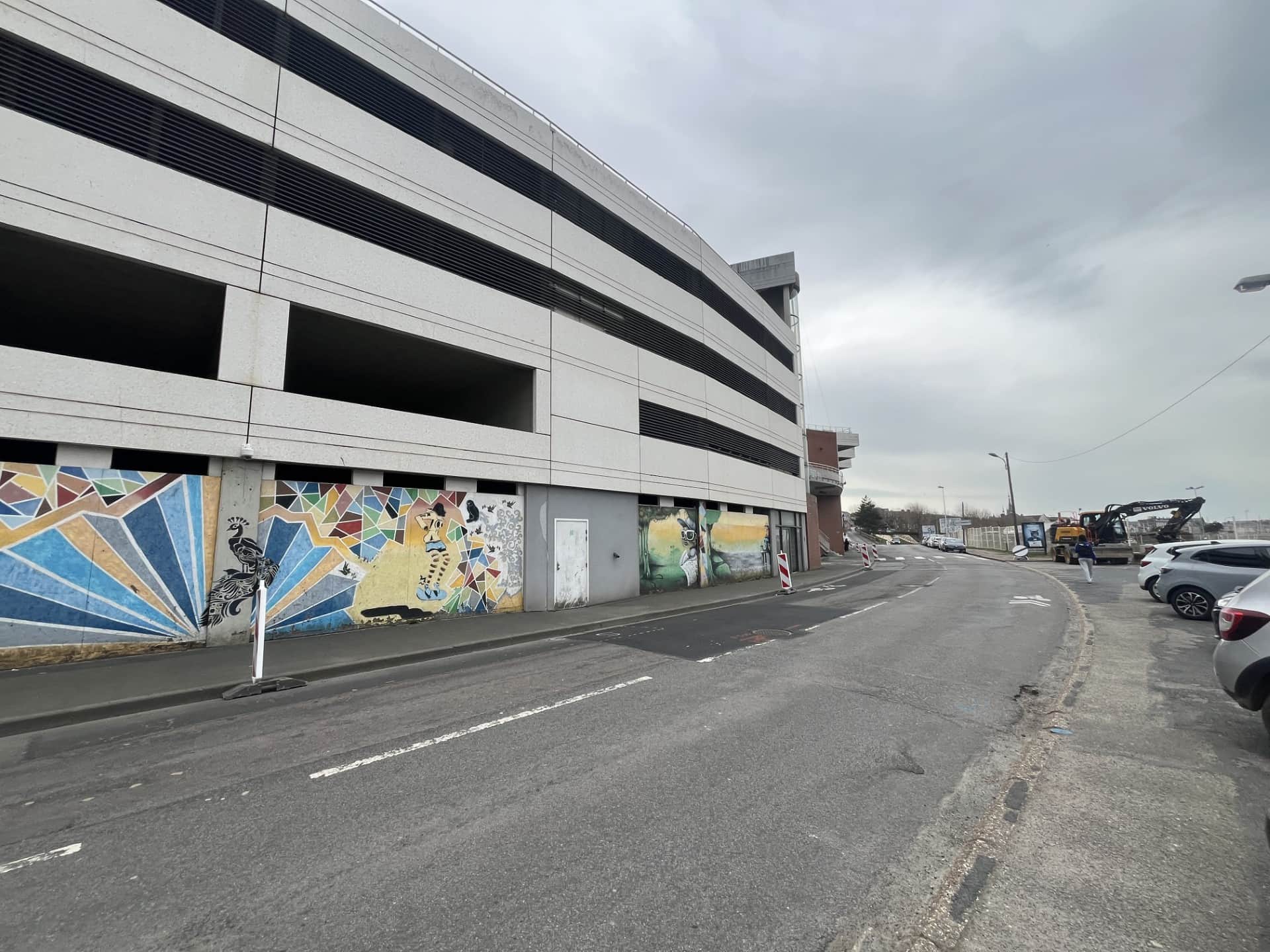 Local commercial · 693 m² · Location — photo 1