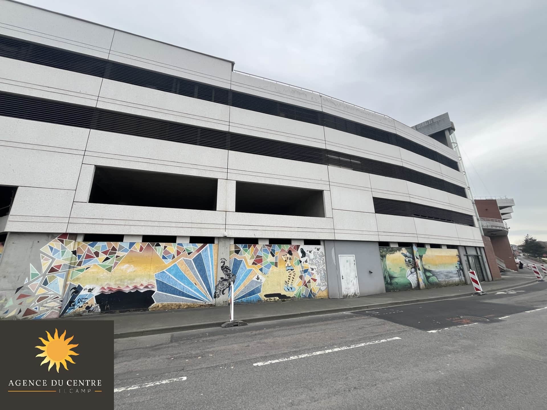Local commercial · 687 m² · Location — photo 1