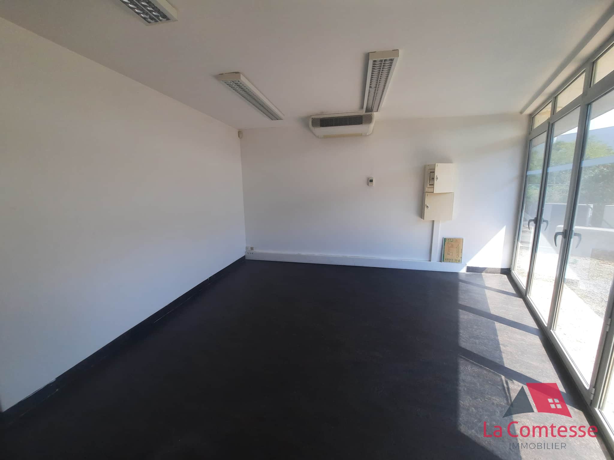 Local commercial · 46 m² · Location — photo 1