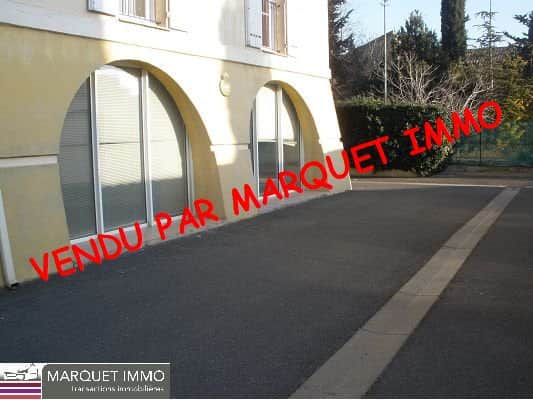 Local commercial · 130 m² · Achat des murs — photo 1