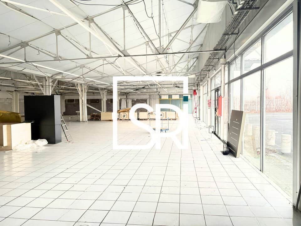 Local commercial · 1027 m² · Location — photo 1
