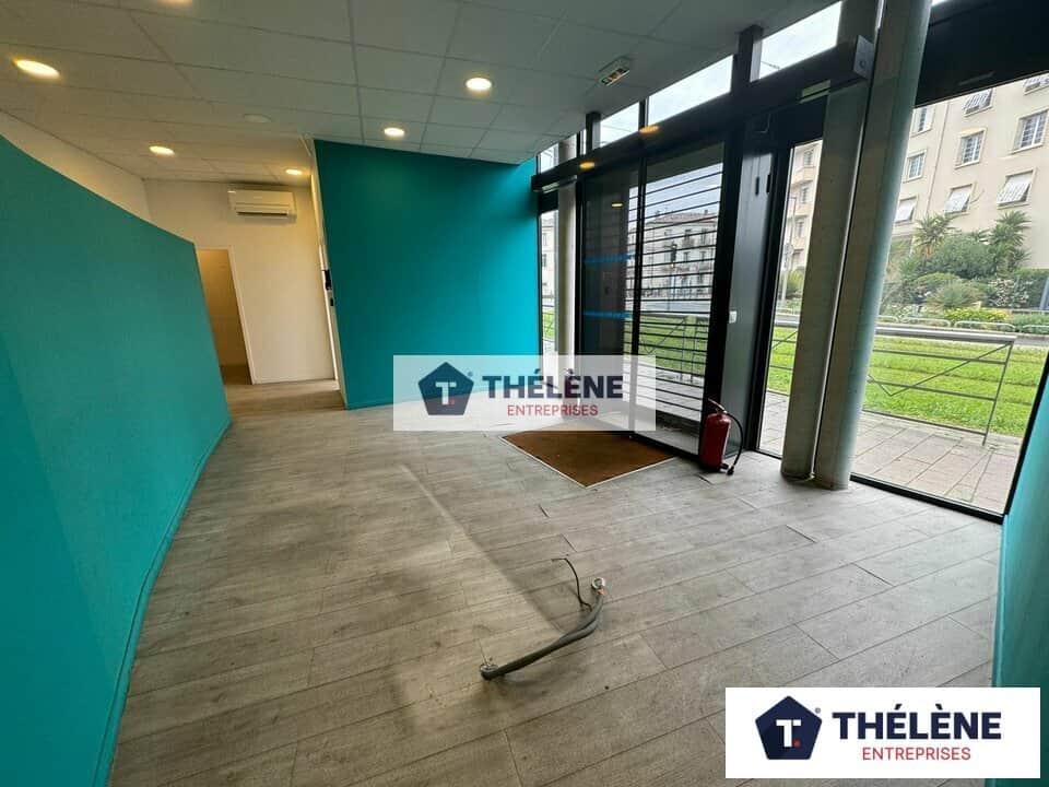 Local commercial · 145 m² · Location — photo 1