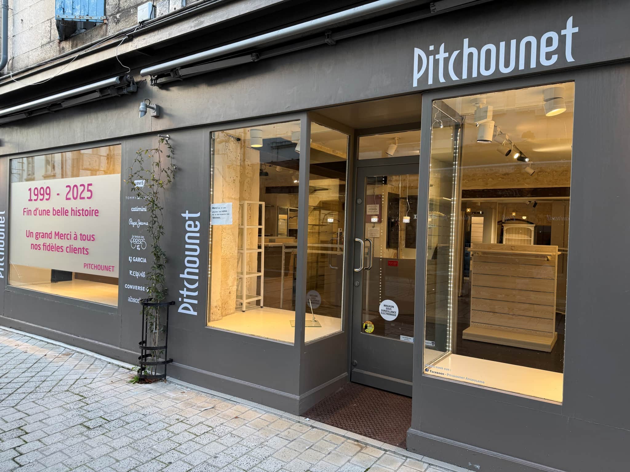 Local commercial · 111 m² · Achat des murs — photo 1