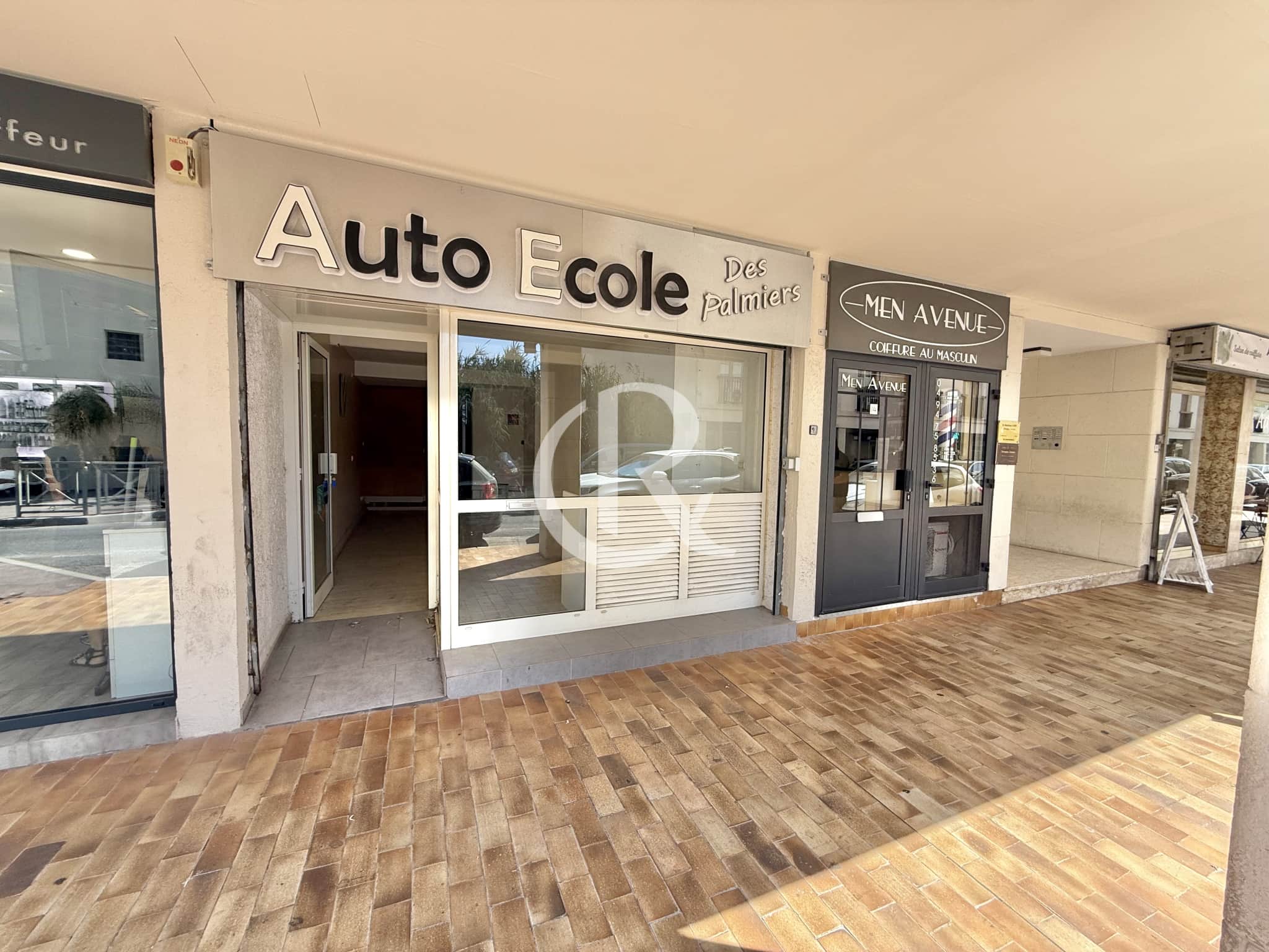 Local commercial · 59 m² · Achat des murs — photo 1