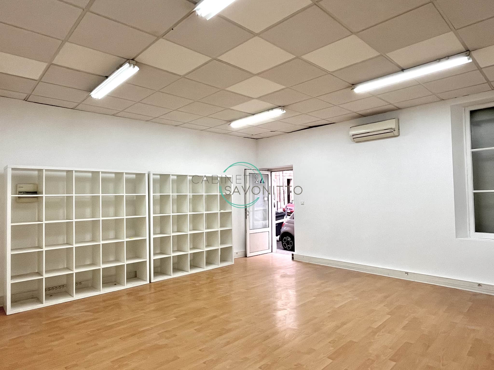 Local commercial · 33 m² · Location — photo 1