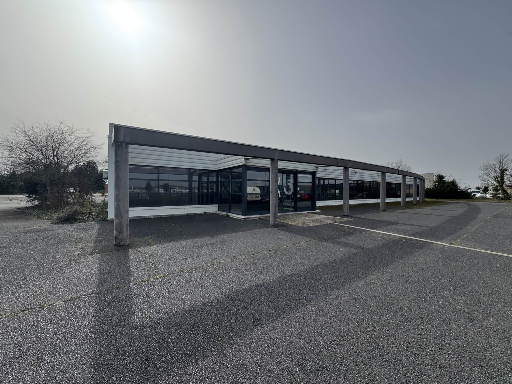 Local commercial · 1150 m² · Achat des murs — photo 1
