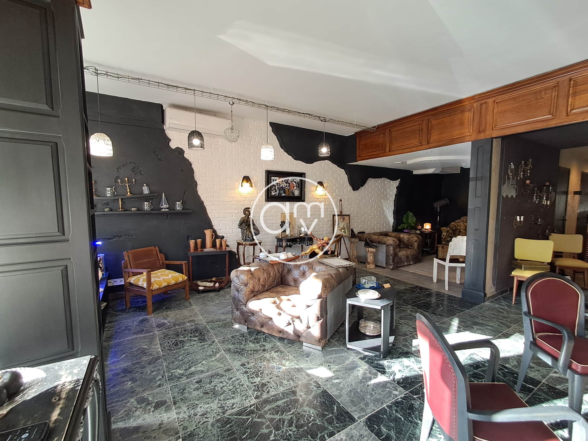 Local commercial · 94 m² · Achat des murs — photo 1