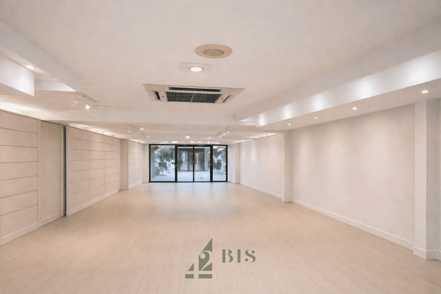 Local commercial · 145 m² · Location — photo 1