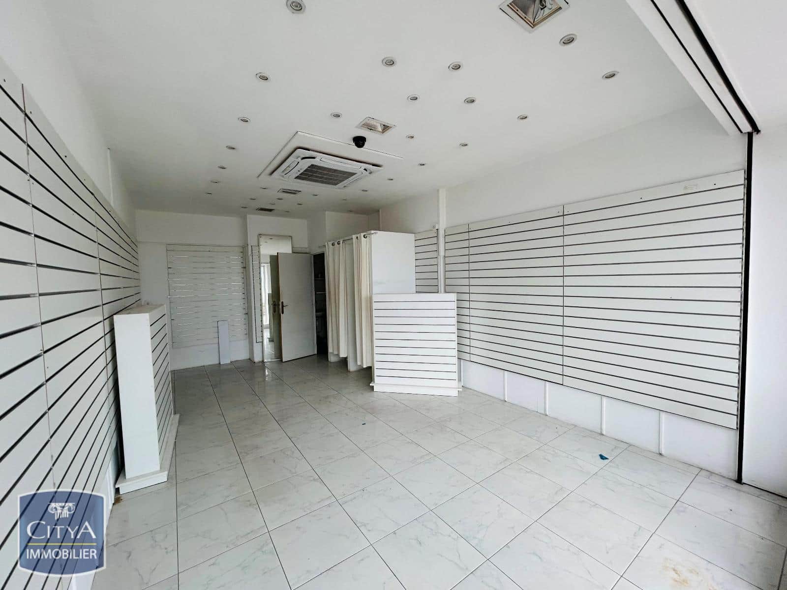 Local commercial · Location — photo 1