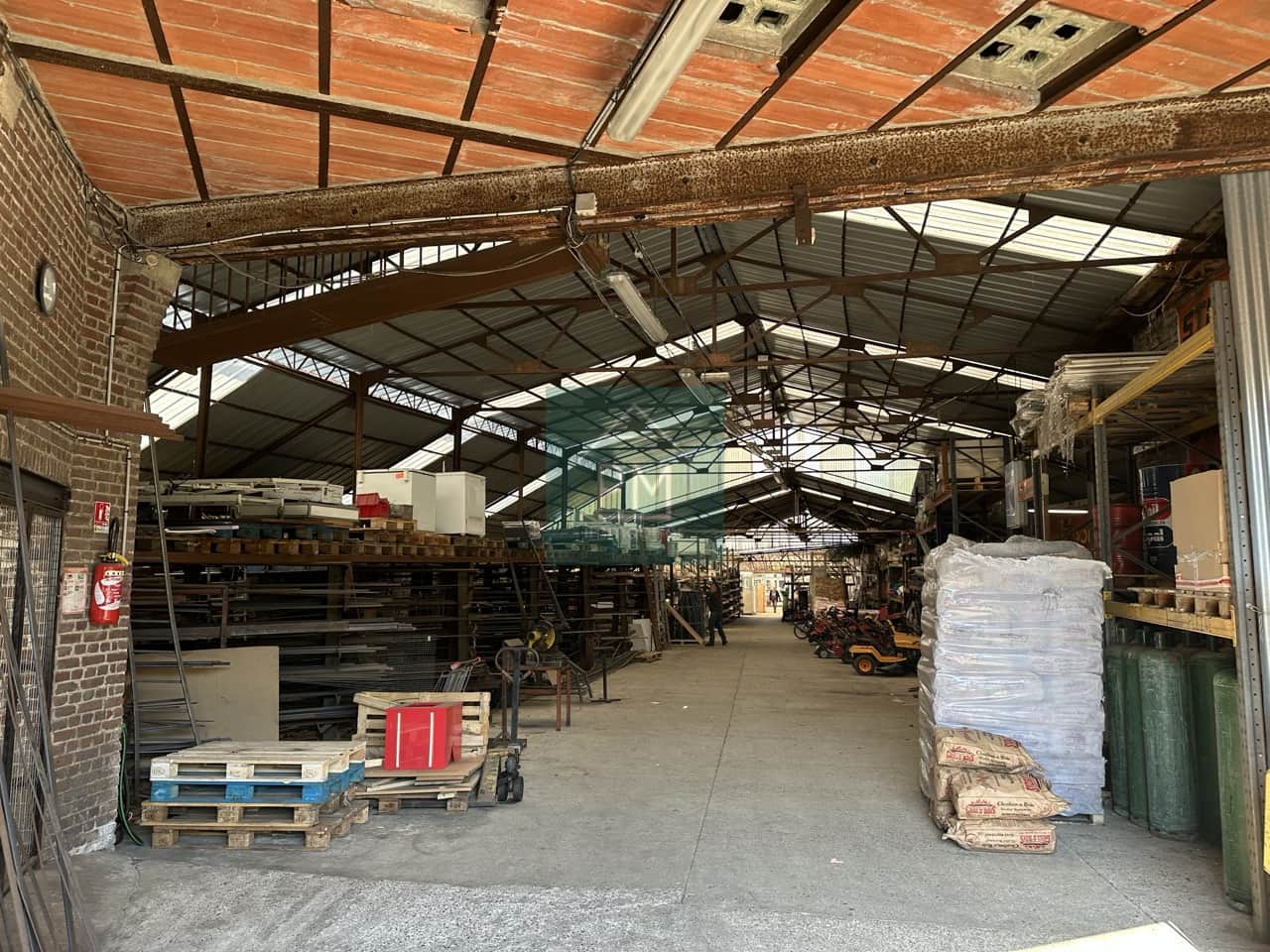 Local commercial · 2000 m² · Achat des murs — photo 1