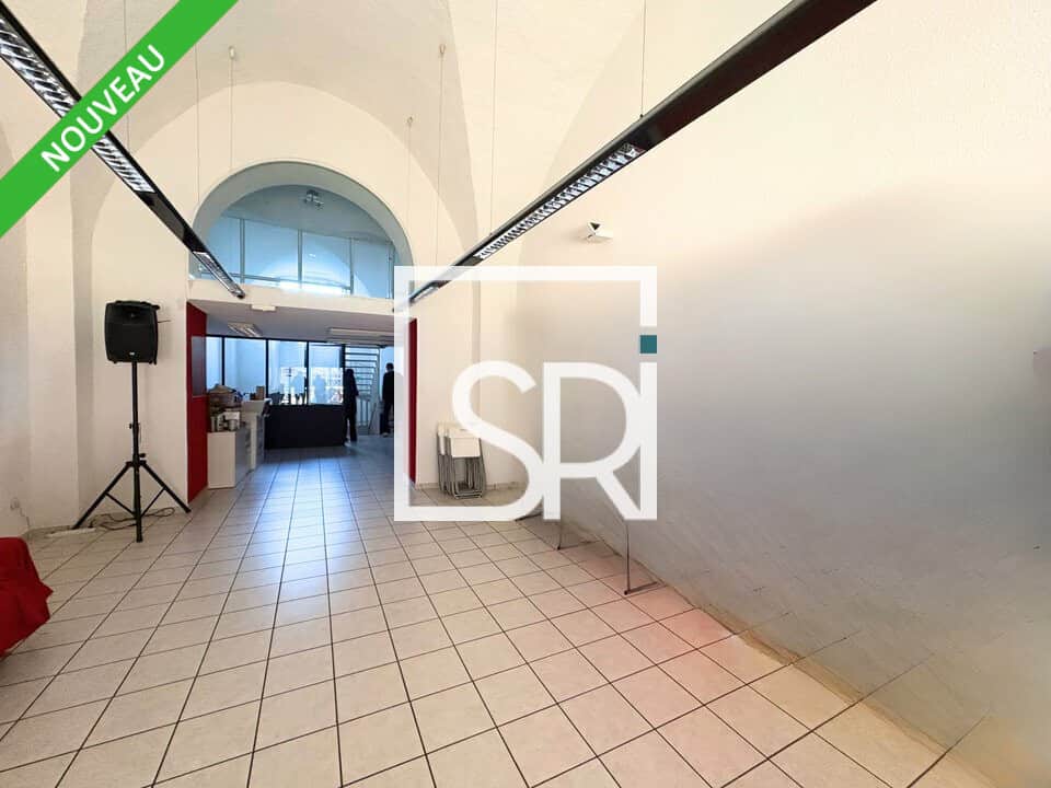 Local commercial · 164 m² · Location — photo 1
