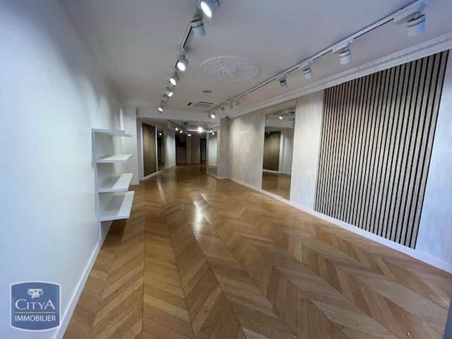 Local commercial · Location — photo 1