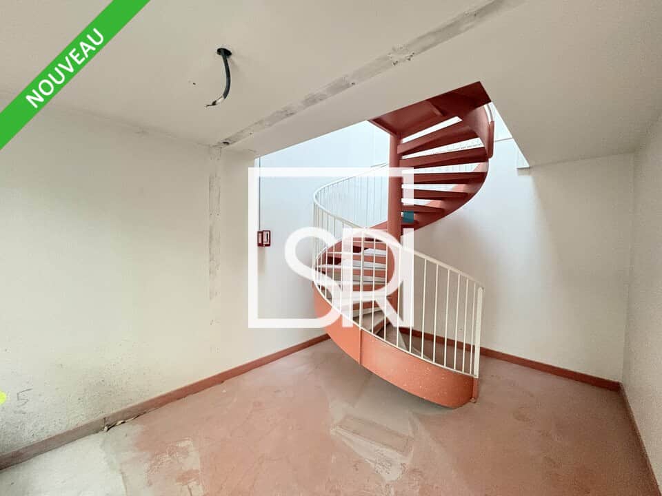 Local commercial · 284 m² · Location — photo 1