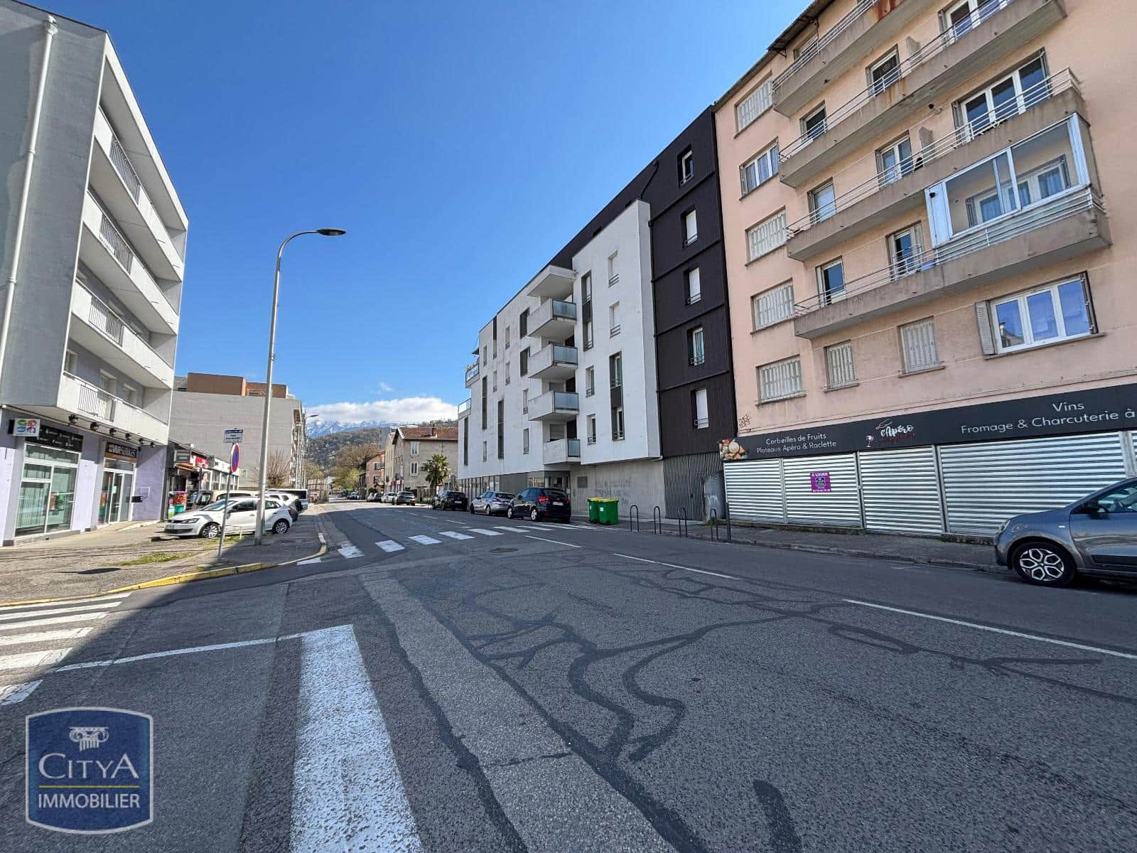 Local commercial · 57 m² · Location — photo 1