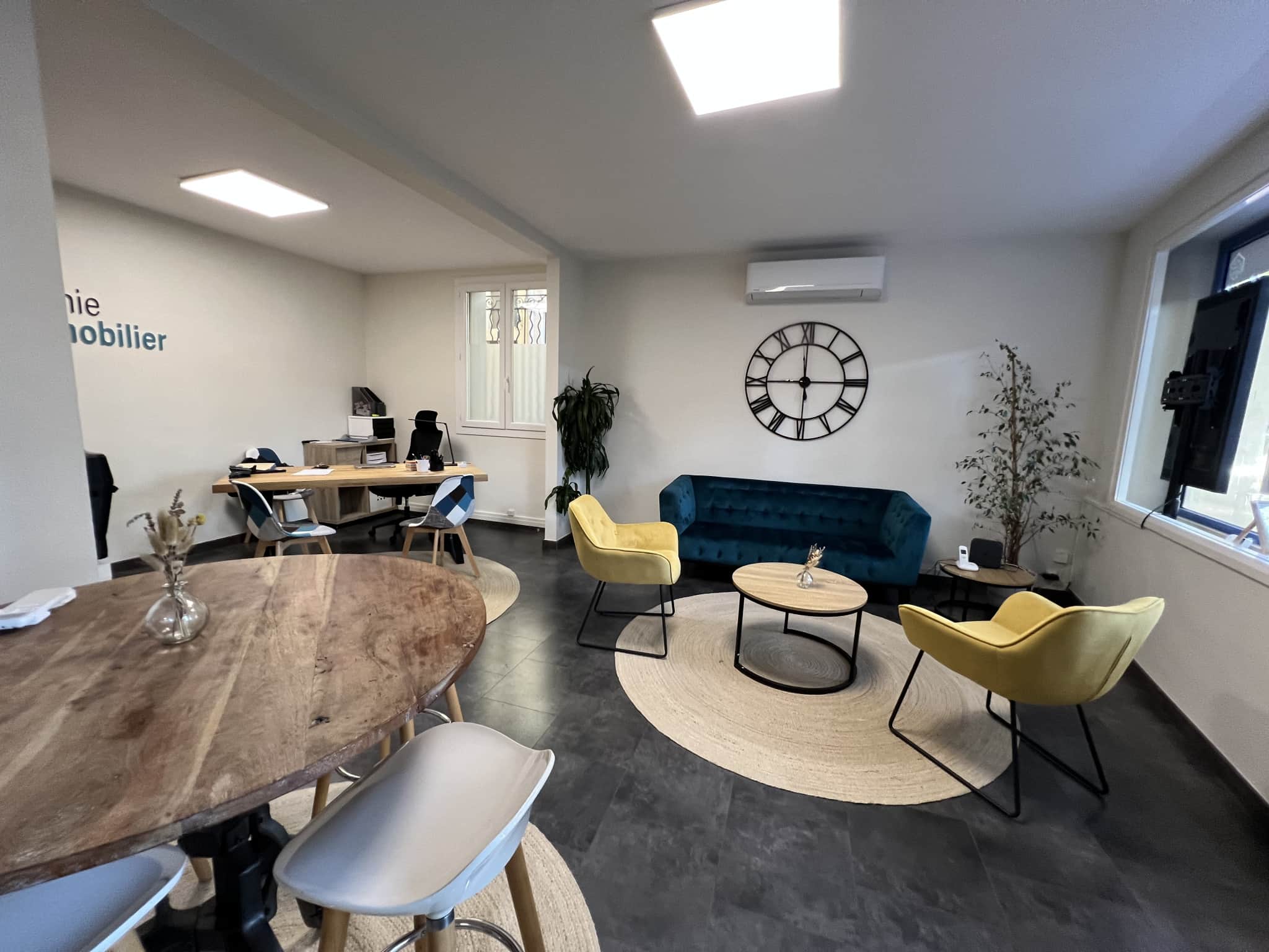 Local commercial · 64 m² · Location — photo 1