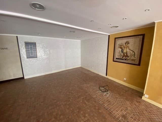 Local commercial · 92 m² · Location — photo 1