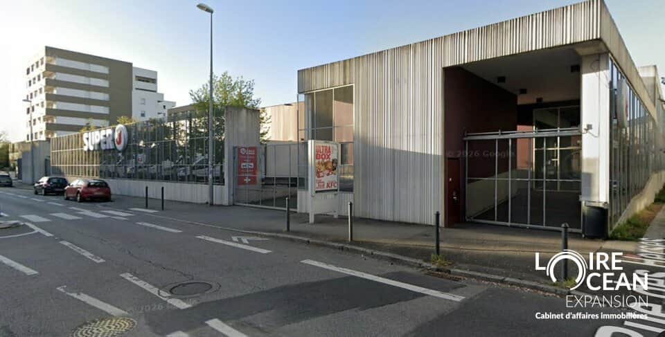 Local commercial · 83 m² · Location — photo 1