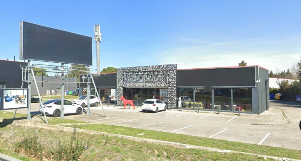 Local commercial · 1200 m² · Location — photo 1