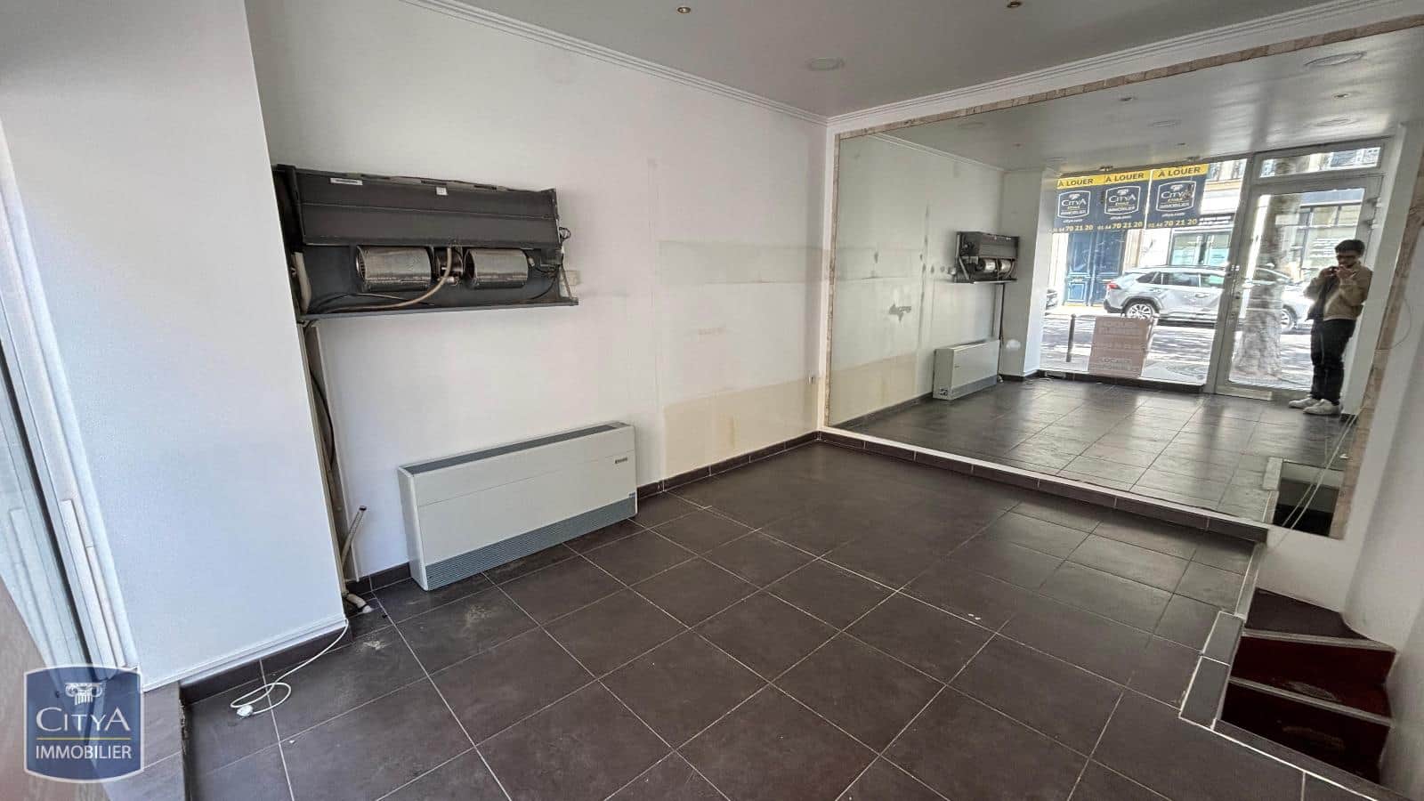 Local commercial · 24 m² · Location — photo 1