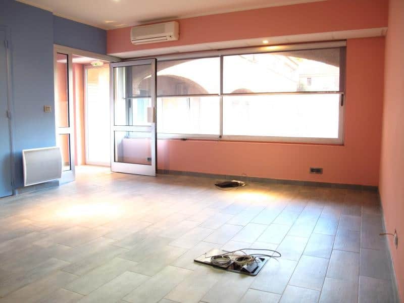 Local commercial · 28 m² · Location — photo 1